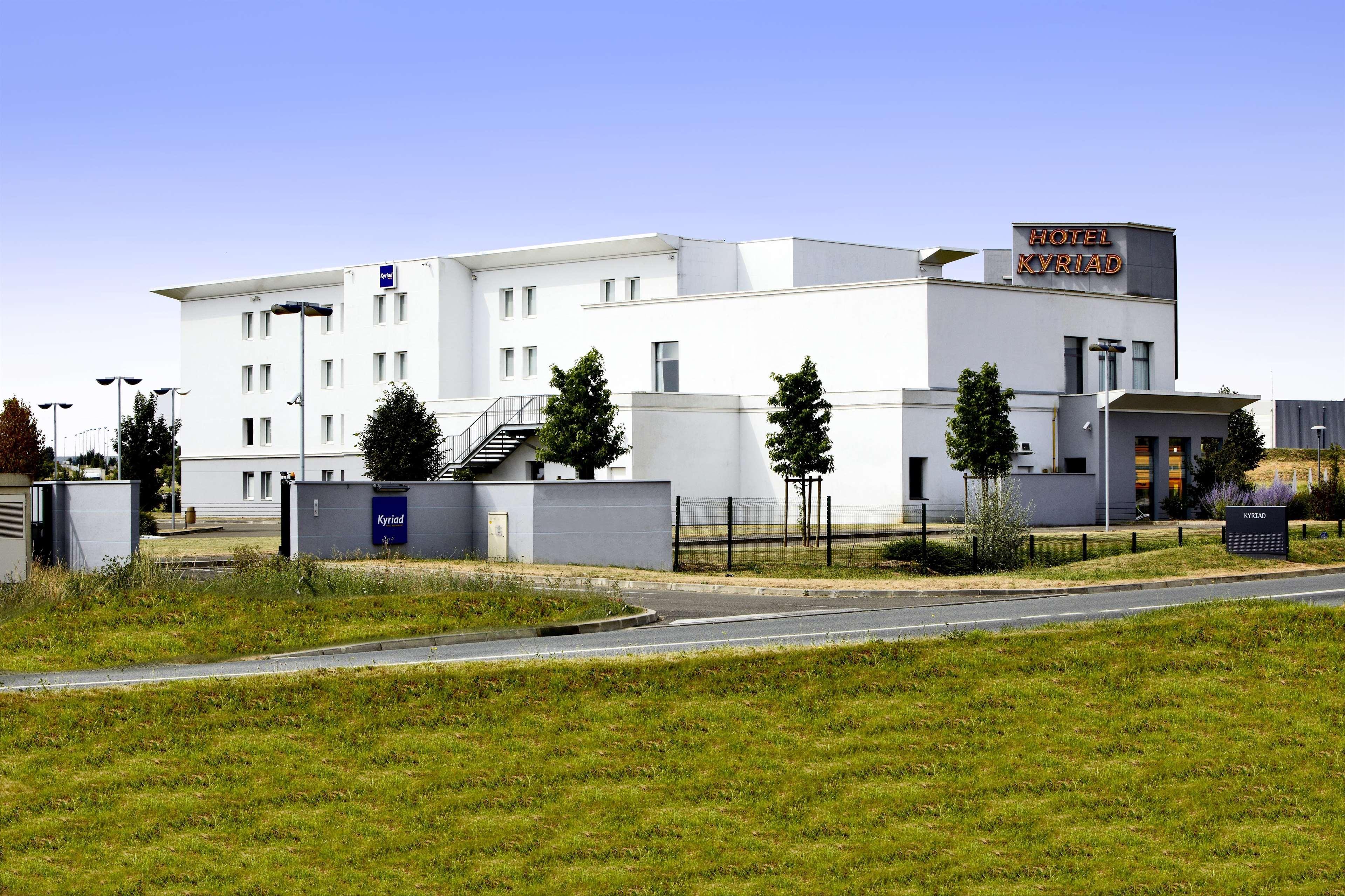 Kyriad Chartres Hotel Exterior photo